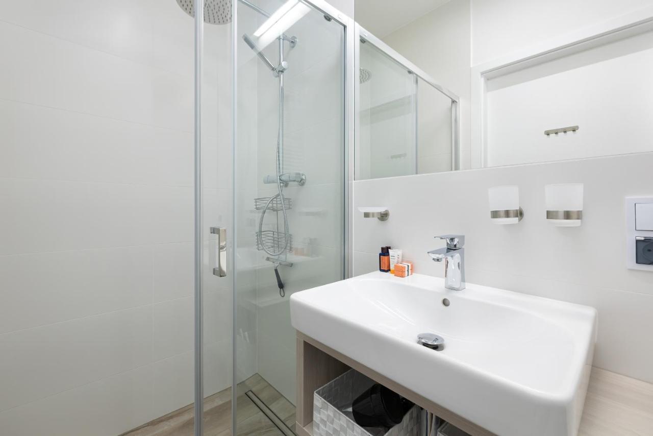 Platinium Apartment By Renters Prestige Rewal Bagian luar foto