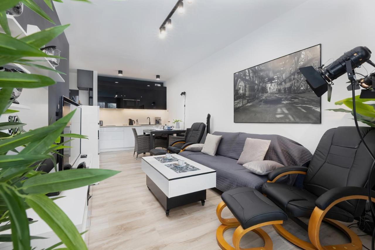 Platinium Apartment By Renters Prestige Rewal Bagian luar foto